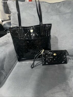 Y2K Coach Black Patent Signature Tote with matching wallet !!